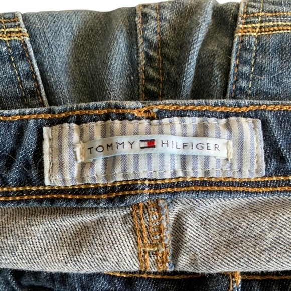 Tommy Hilfiger Jean Shorts Ladies Sz 4 Medium Wash Mid Rise Mid Length Shorts - Picture 2 of 10